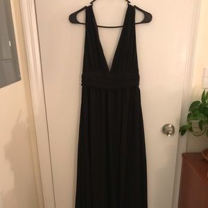Lulu’s Black V dip dress